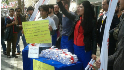 Öğretmenler Diplomalarını Satılığa Çıkardı !